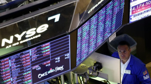 Wall Street termine dans le rouge, rattrap&eacute;e par les craintes sur l'IA