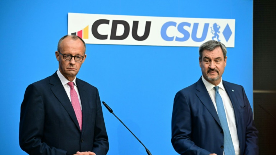 Union will bei Wahlsieg Steuern senken und k&uuml;ndigt harte Asylpolitik an