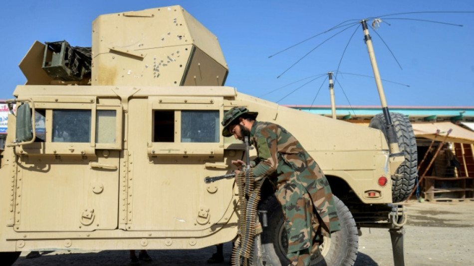 Talib&atilde;s afeg&atilde;os afirmam que dezenas de soldados paquistaneses morreram em confrontos fronteiri&ccedil;os