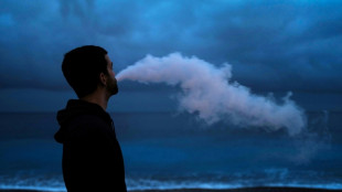 Desde vapeadores hasta fumar en su principal plaza, M&eacute;xico endurece normas antitabaco