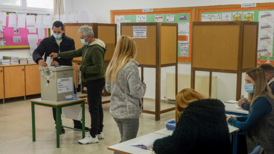 Alta participaci&oacute;n en re&ntilde;idas elecciones presidenciales de Chipre
