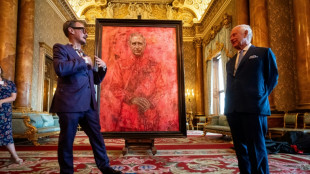 Coroa britânica revela retrato oficial do rei Charles III