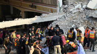 Casi 90 muertos en atentado contra mezquita en Pakist&aacute;n