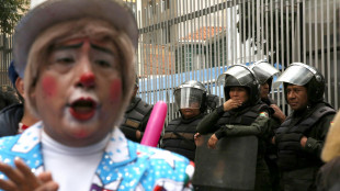 Bolivia, i clown in piazza contro il decreto che taglia le feste scolastiche