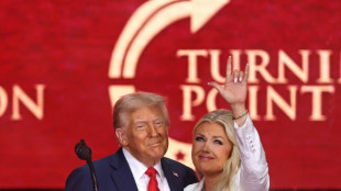 Trump elogia "gigante" conservador assassinado Charlie Kirk em evento em sua homenagem