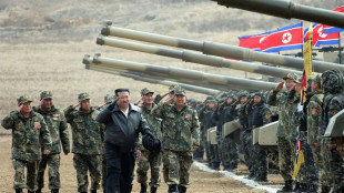 Nordkoreas Machthaber Kim stellt neuen Panzer vor - und f&auml;hrt ihn selbst