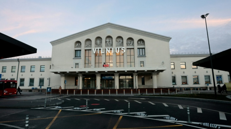 Reabre un aeropuerto de Lituania tras la posible presencia de globos