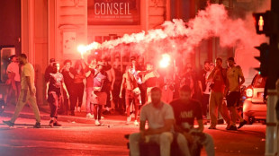 Festa da vitória do PSG na França é ofuscada pela morte de duas pessoas