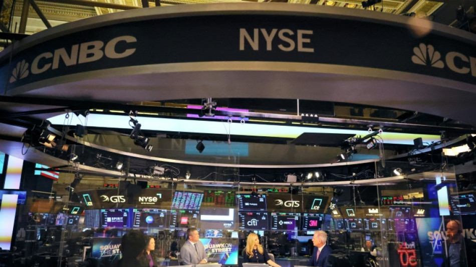 Wall Street termine en baisse, inqui&eacute;tude pour le consommateur am&eacute;ricain