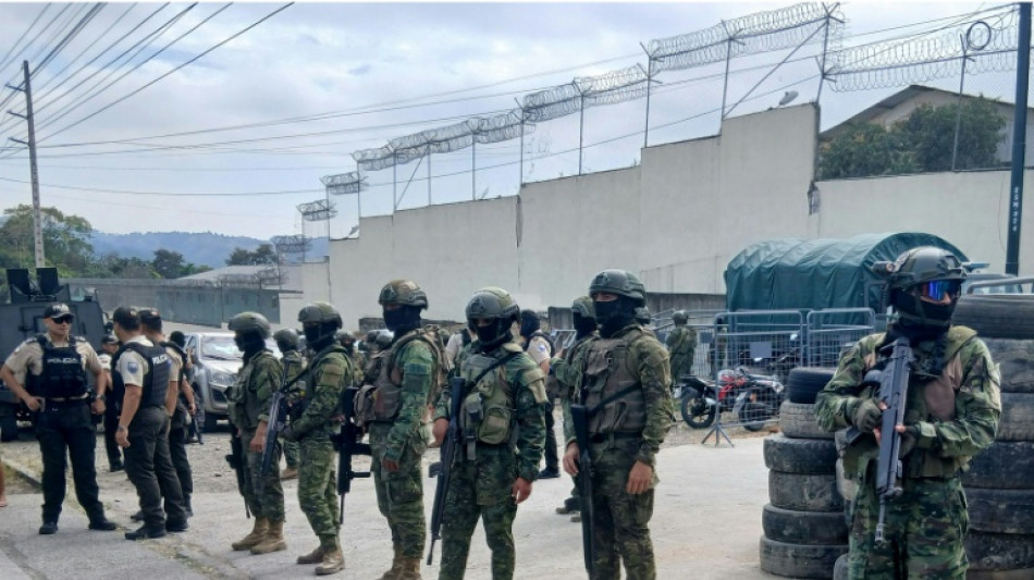 Confronto entre detentos deixa ao menos dez mortos em presídio no Equador