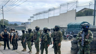 Confronto entre detentos deixa ao menos dez mortos em presídio no Equador