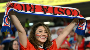 Espa&ntilde;oles y costarricenses calientan el ambiente en Doha