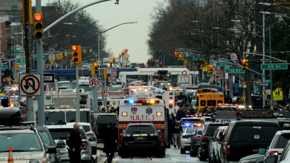 La polic&iacute;a intensifica la b&uacute;squeda del atacante del metro de Nueva York