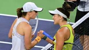 Top-ranked Swiatek holds off Andreescu to reach Indian Wells 4th round