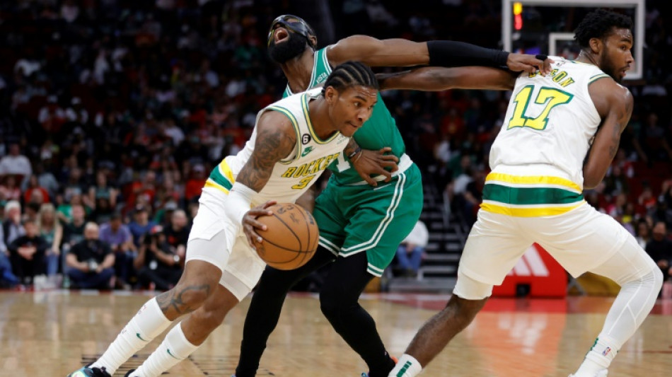 Butler gu&iacute;a a Miami por la senda del triunfo en la NBA, Boston cae pese a 43 puntos de Brown