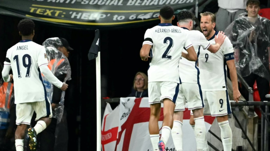 Kane marca 2 gols na vit&oacute;ria sobre a Finl&acirc;ndia (2-0) em seu 100&ordm; jogo pela Inglaterra