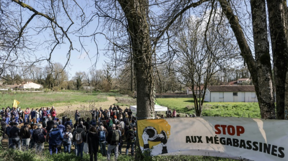 Un an apr&egrave;s Sainte-Soline, une premi&egrave;re journ&eacute;e de "comm&eacute;mor'actions dans le calme
