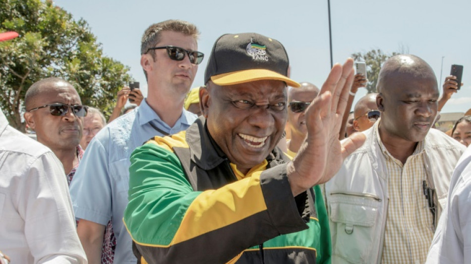 Presidente sudafricano parte como favorito para liderar su partido pese a esc&aacute;ndalo