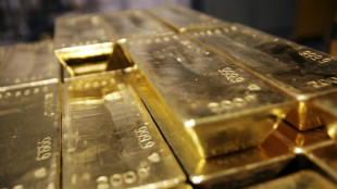 Preço do ouro supera US$ 4 mil pela primeira vez
