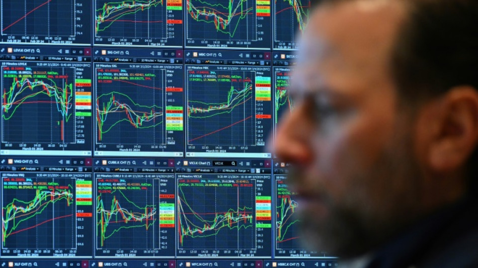 Wall Street termine en ordre dispers&eacute;, nouveau record pour le Nasdaq