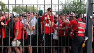 Uefa indenizar&aacute; torcedores do Liverpool por incidentes na final da Champions de 2022