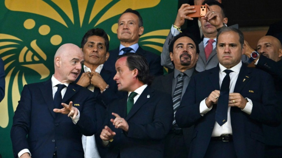 FIFA acusa a UEFA de tramar una "campa&ntilde;a de desprestigio"