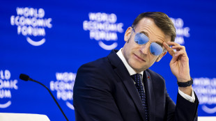 A ruba gli occhiali 'Top Gun' di Macron, la casa madre &egrave; italiana