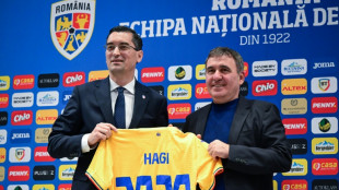 Hagi, novo t&eacute;cnico da Rom&ecirc;nia, quer "vencer todas as partidas"