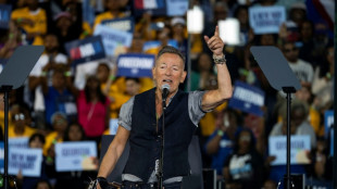 Bruce Springsteen interpreta can&ccedil;&atilde;o contra pol&iacute;cia de imigra&ccedil;&atilde;o em Minneapolis