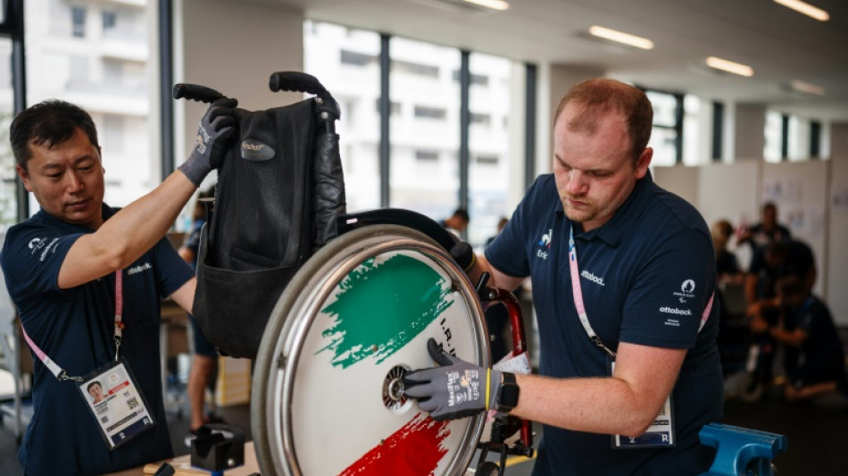 Proth&egrave;ses et fauteuils roulants, au Village paralympique tout se r&eacute;pare