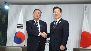 Los líderes de Japón y Corea del Sur prometen fortalecer lazos contra el Norte nuclear
