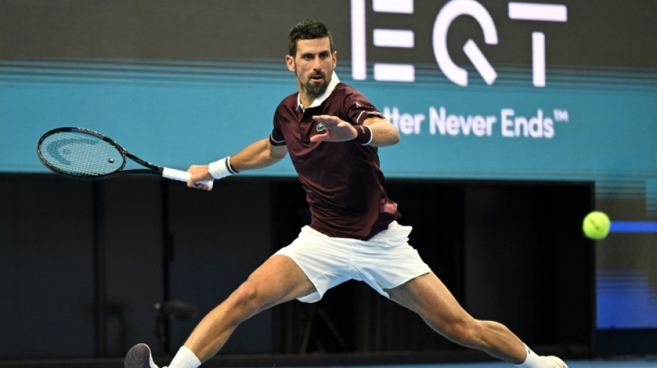 Tennis: &agrave; 39 ans, Djokovic d&eacute;croche &agrave; P&eacute;kin son 102e titre apr&egrave;s l'abandon d'Alex de Minaur