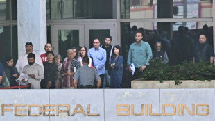 Governo dos EUA paralisa servi&ccedil;os e Casa Branca amea&ccedil;a com demiss&otilde;es