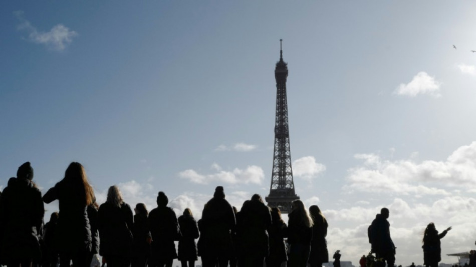 Dois turistas americanos b&ecirc;bados passam a noite na Torre Eiffel