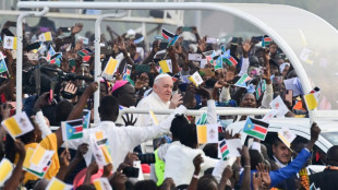 El papa termina gira africana con una misa al aire libre en Sud&aacute;n del Sur
