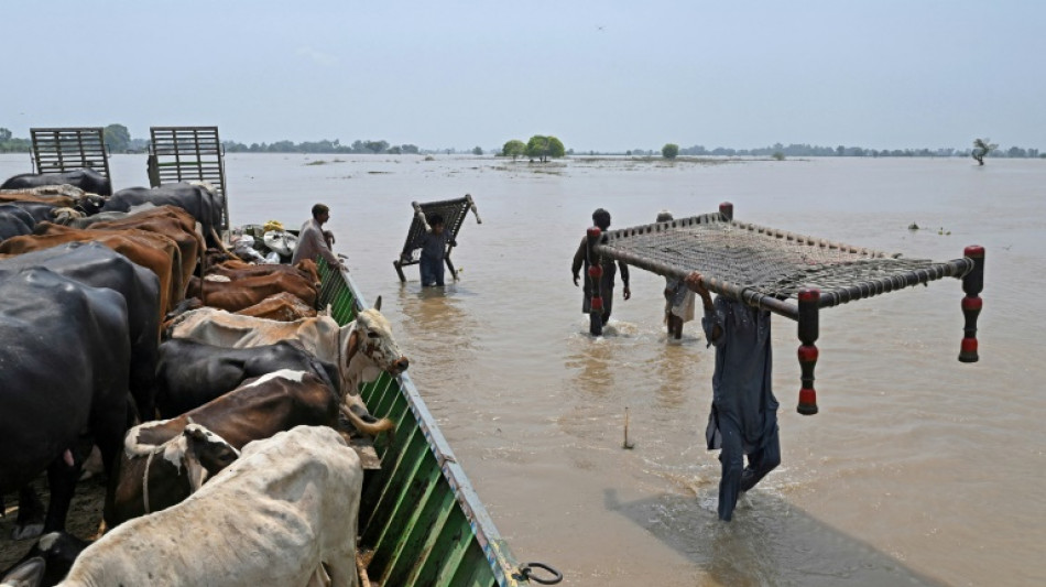 Environ 100.000 personnes &eacute;vacu&eacute;es apr&egrave;s des inondations dans l'Est du Pakistan