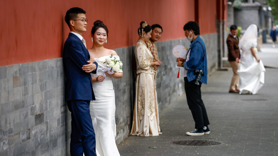 Nuovi matrimoni in Cina crollano a livelli record, pi&ugrave; divorzi