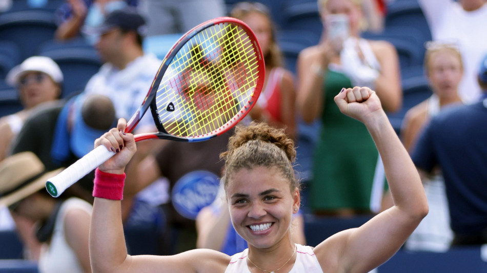 Milano-Cortina: Jasmine Paolini porta fiamma olimpica in Italia