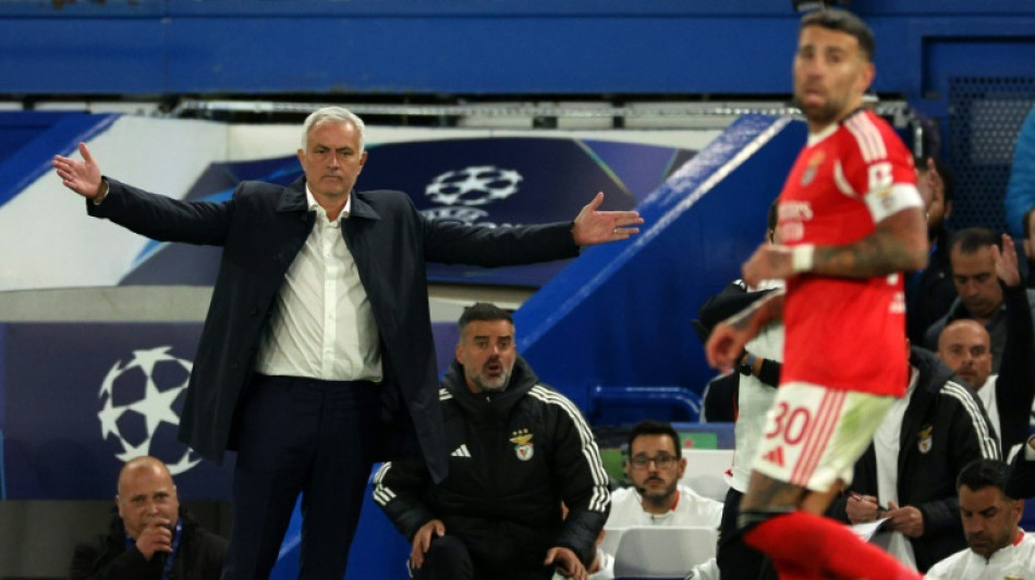 Chelsea vence Benfica (1-0) na volta de Mourinho a Stamford Bridge