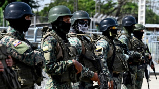 Quase cem armas e milhares de muni&ccedil;&otilde;es apreendidas em um m&ecirc;s em pris&otilde;es no Equador