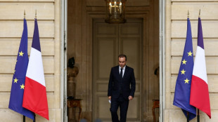 Lecornu prêt à bouger sur les retraites, Macron lâché par les siens