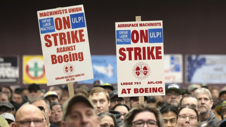 Troisi&egrave;me vote des gr&eacute;vistes de Boeing sur un accord social revaloris&eacute;