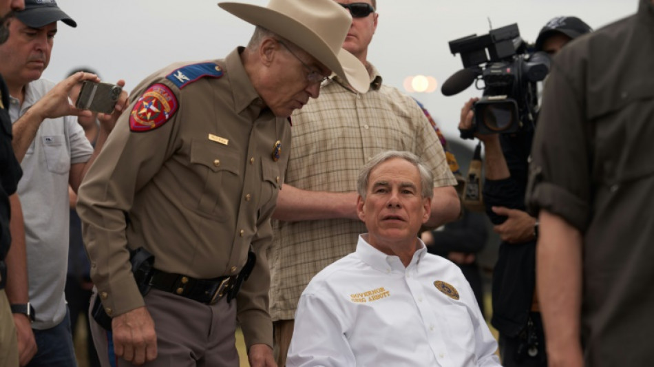 El gobernador de Texas autoriza a la polic&iacute;a a devolver a migrantes a la frontera
