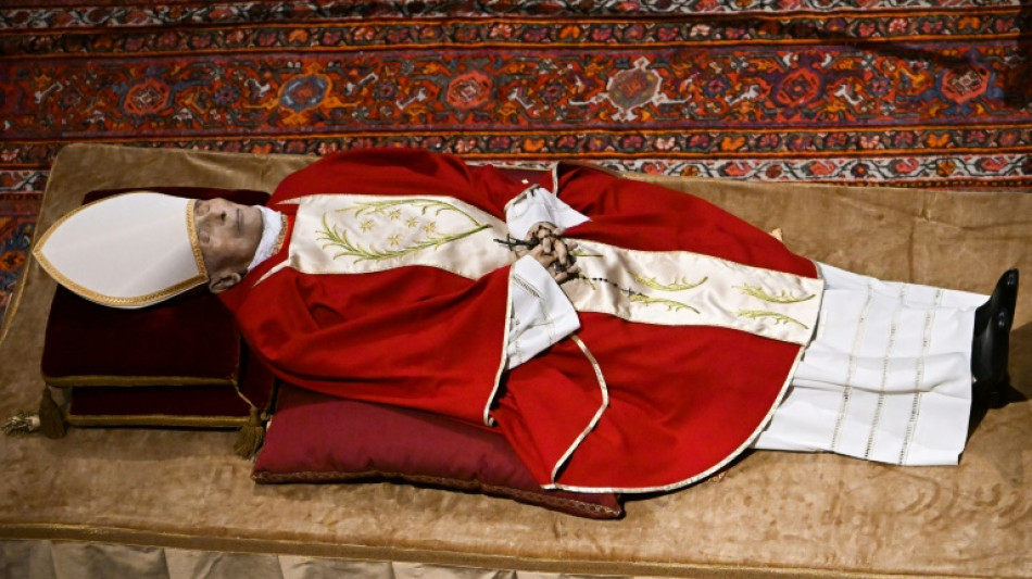 Le pape Fran&ccedil;ois c&eacute;l&egrave;bre les obs&egrave;ques de son pr&eacute;d&eacute;cesseur Beno&icirc;t XVI