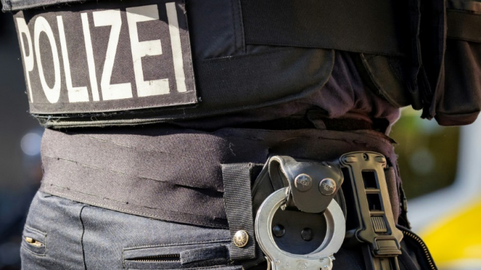 Polizei schie&szlig;t auf mit Messer bewaffneten Mann in D&uuml;sseldorfer Uniklinik