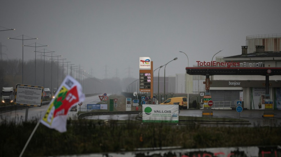 Carburant: gr&egrave;ve lev&eacute;e dans une raffinerie, peu de p&eacute;nuries dans les stations 