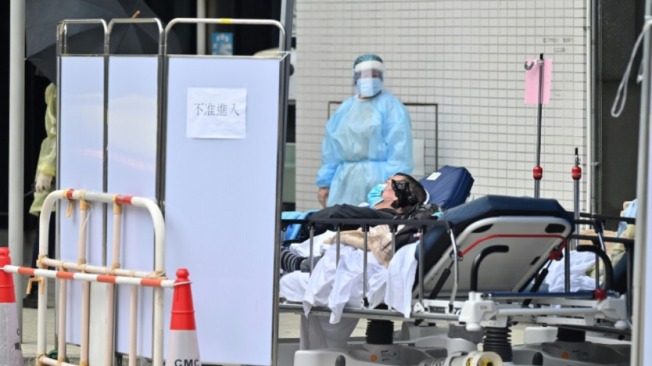 Despu&eacute;s de dos a&ntilde;os de pandemia, Hong Kong se arrodilla ante el virus