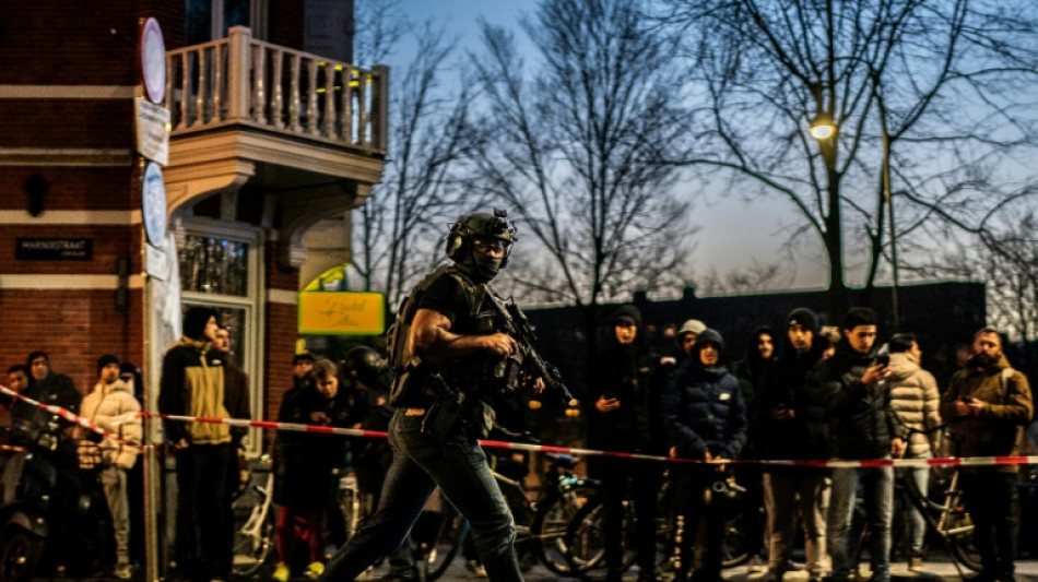 Geiselnahme in Apple-Gesch&auml;ft in Amsterdam beendet - Mann &uuml;berw&auml;ltigt