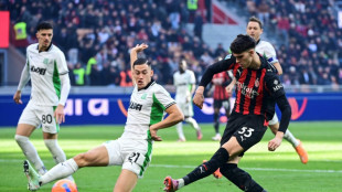 Milan tropeça com Sassuolo e fica com liderança em risco