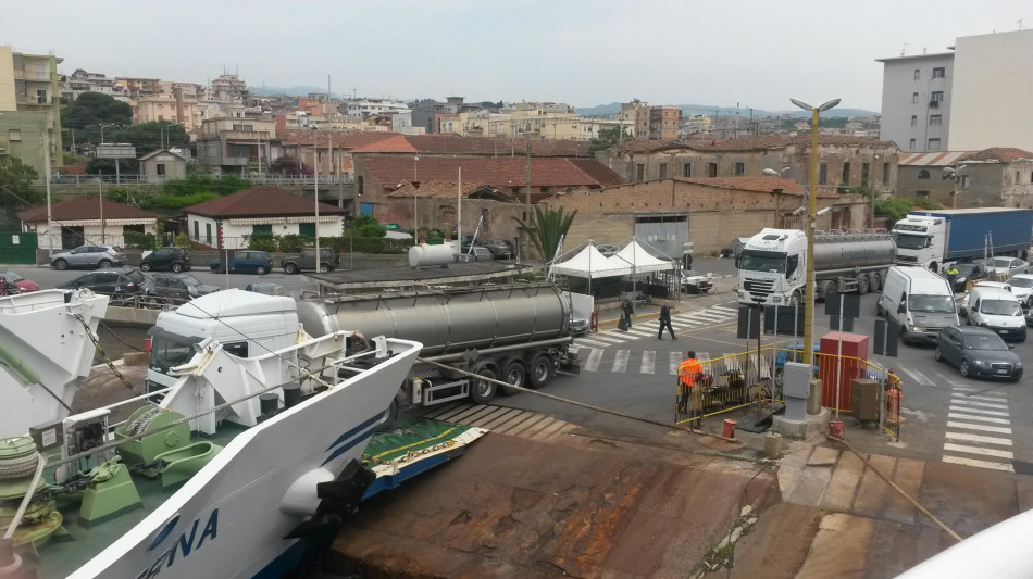 Protesta Tir, regolare traghettamento tra Calabria e Sicilia